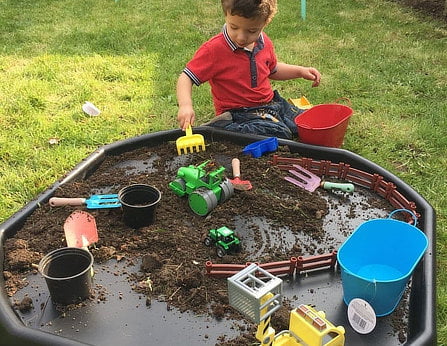 Mud kitchens & dens, Themed Play